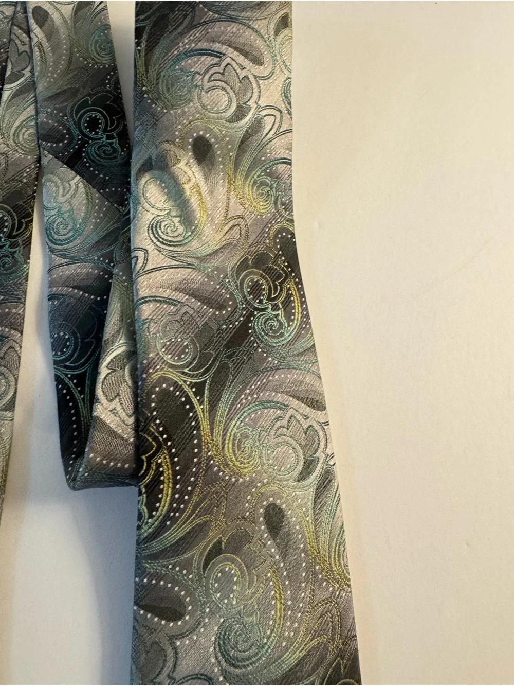 Van Heusen Green Black Gray White 100% Silk Neck Tie